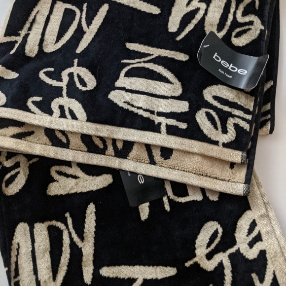 Bebe 2 Bath Towels Black Gold Boss Lady Print - Picture 1 of 4